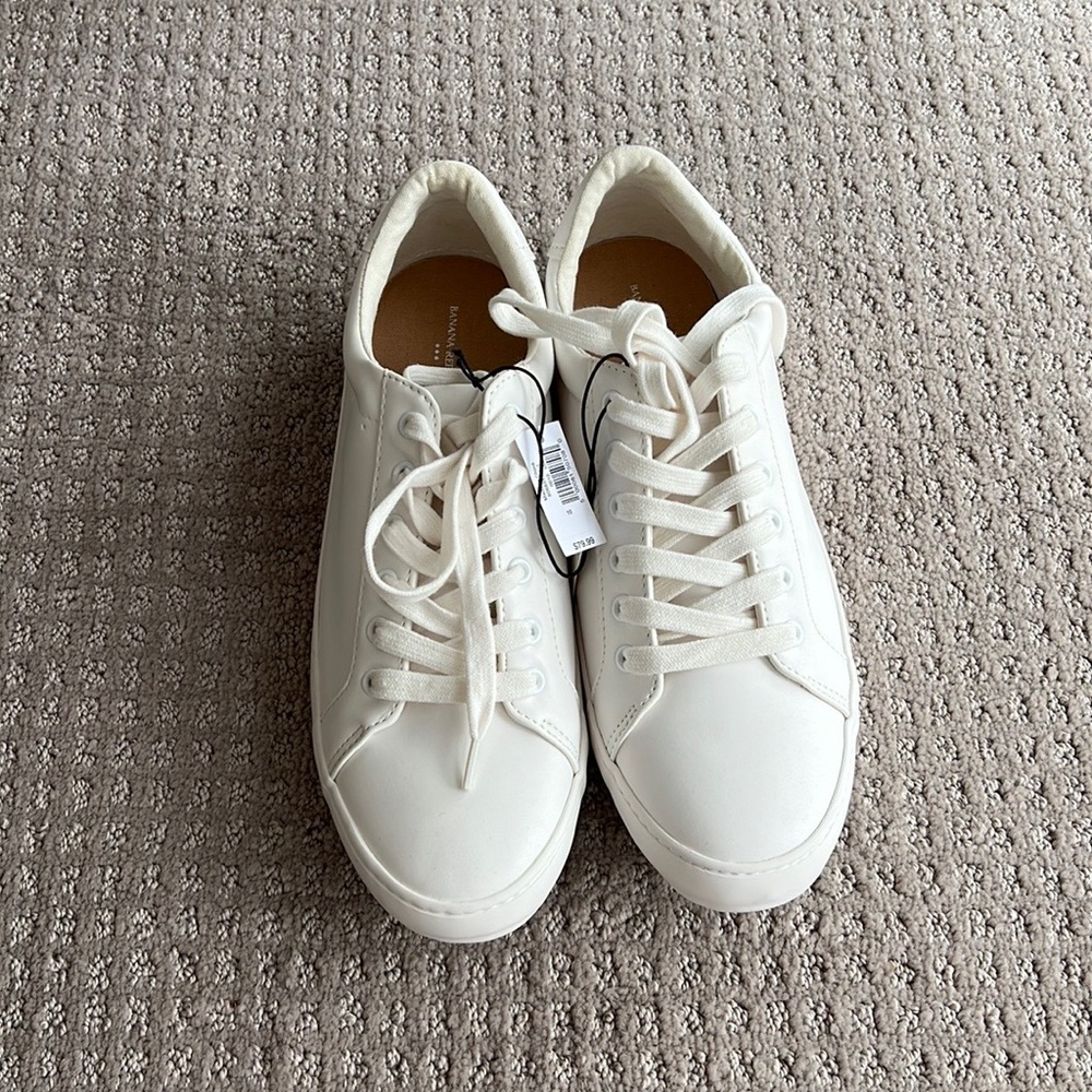 Banana republic women’s sneakers
